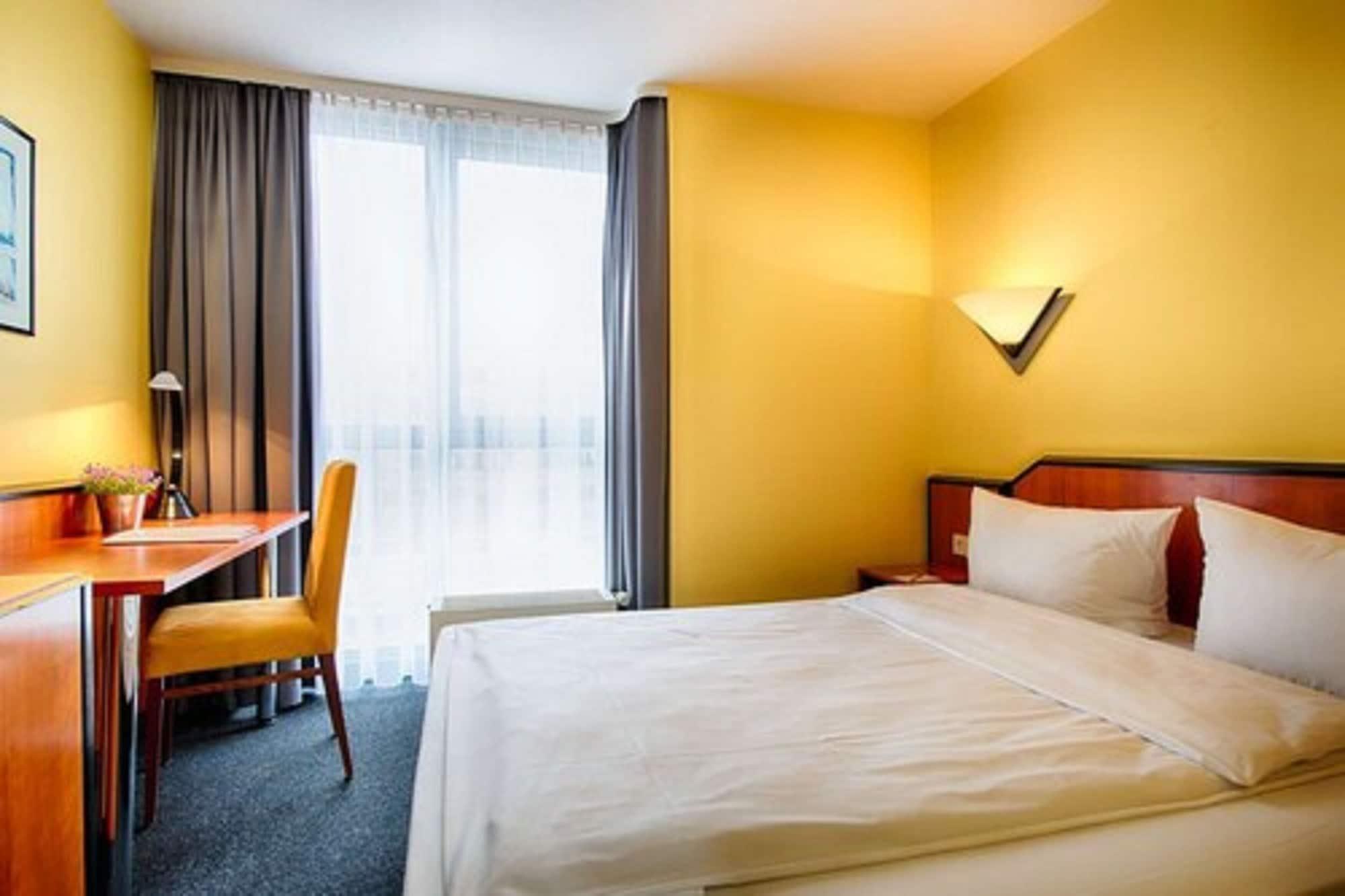 Hotel Achat Airport Messe 3*