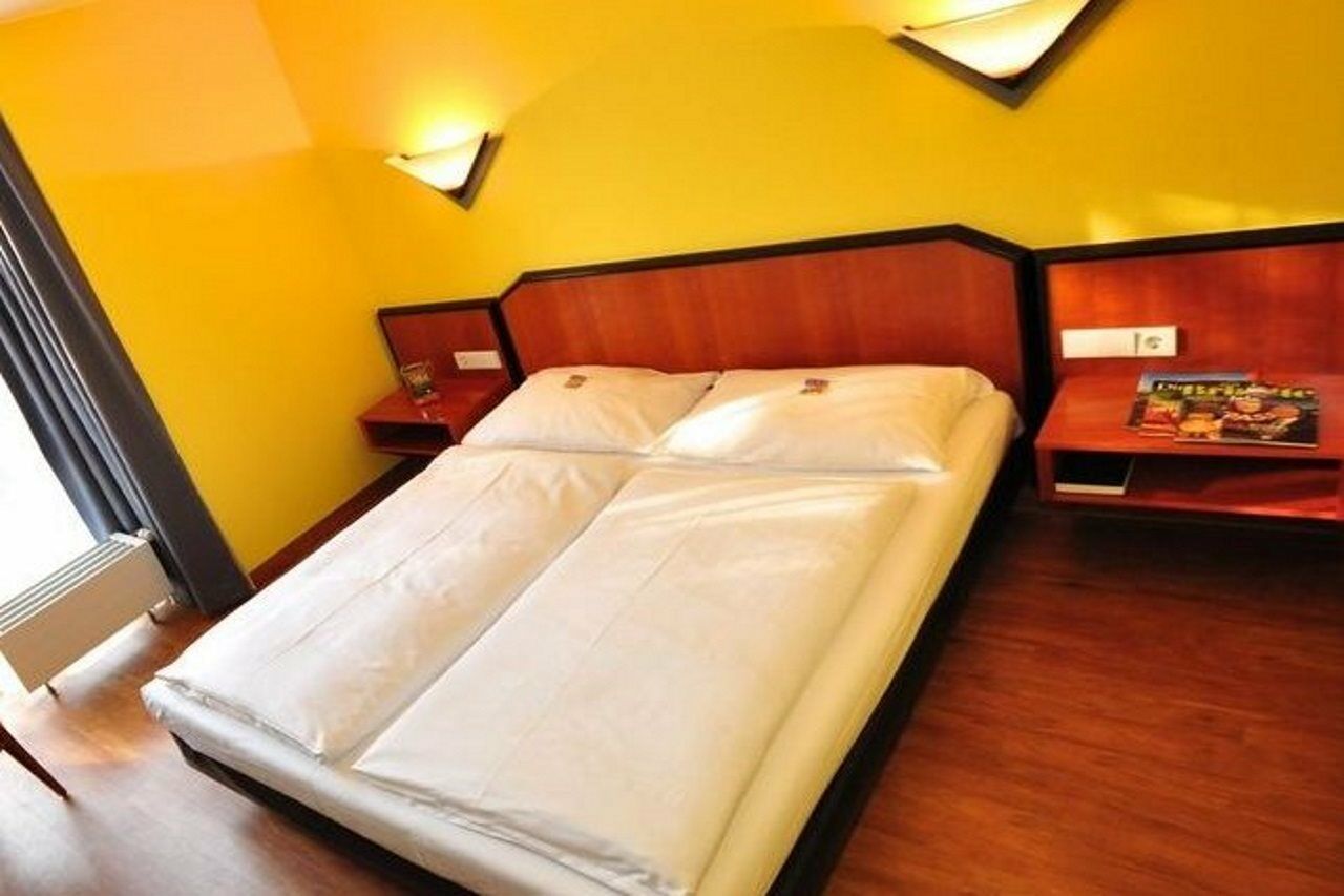 Hotel Achat Airport Messe 3*